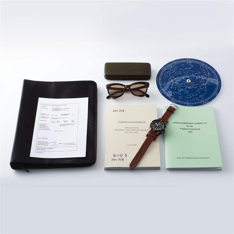 豪雅聯(lián)邦國防軍1550SG計(jì)時(shí)碼表——不僅僅是一條著名的表帶-復(fù)刻表