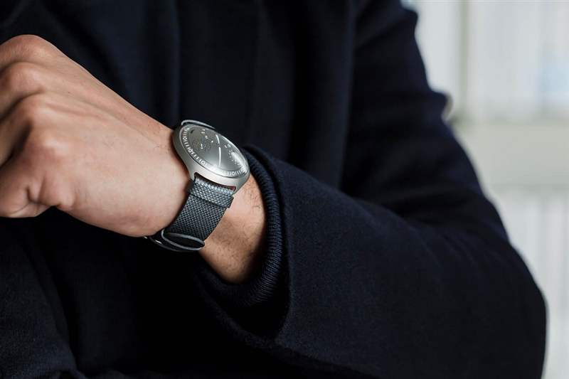 Ressence 推出 E-Crown 系統,在機械表中以電子方式設置時間-復刻表
