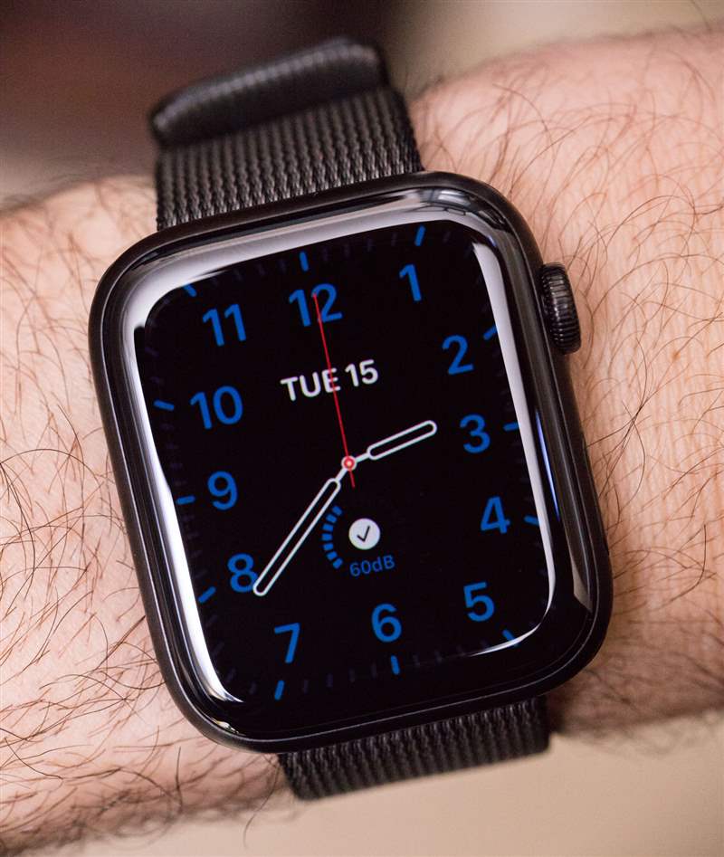 Apple Watch Series 5 在手腕上顯示我最欣賞的信息-復刻表