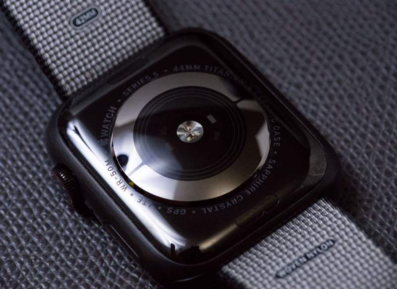 Apple Watch Series 5 在手腕上顯示我最欣賞的信息-復刻表