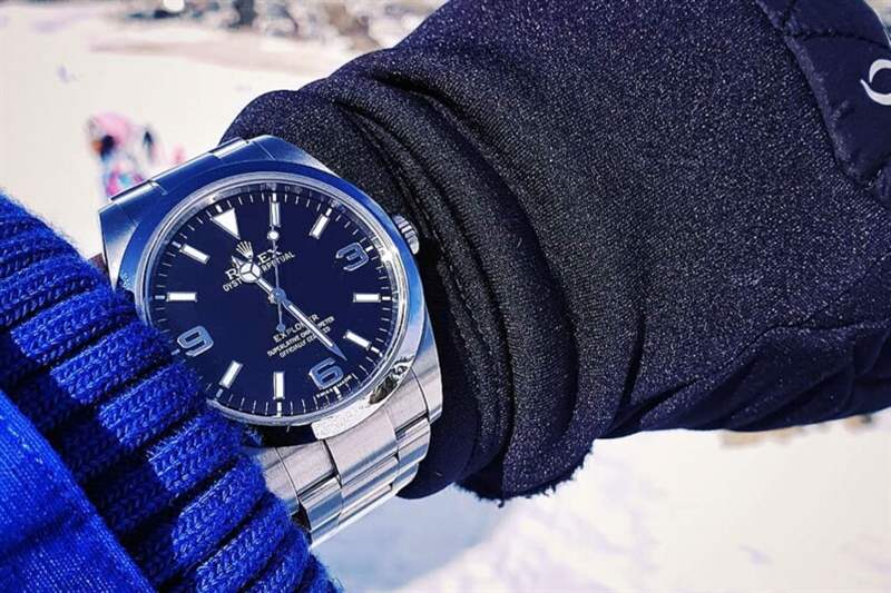 而「EXPLORER」一字也從12點移至6點位。 當年還有兩項改動爭議,其一就是拿走了 回顧Rolex Explorer歷史|369豈止是勞力士入門表!-復刻表