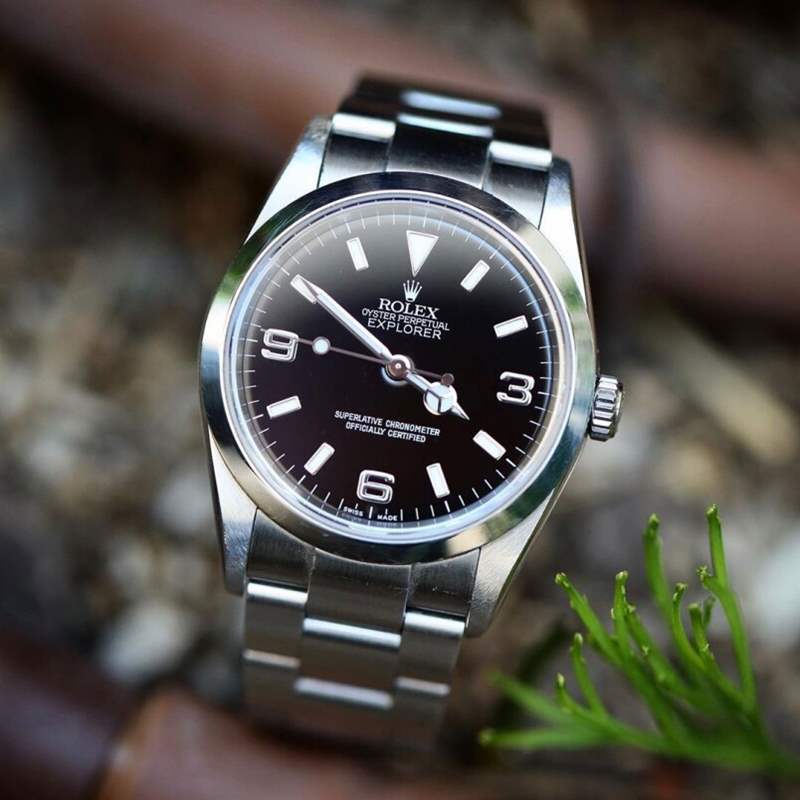 2001推出年的114270,心臟換上更穩定的3130機芯,外表大致一樣,只是時標的邊框 回顧Rolex Explorer歷史|369豈止是勞力士入門表!-復刻表
