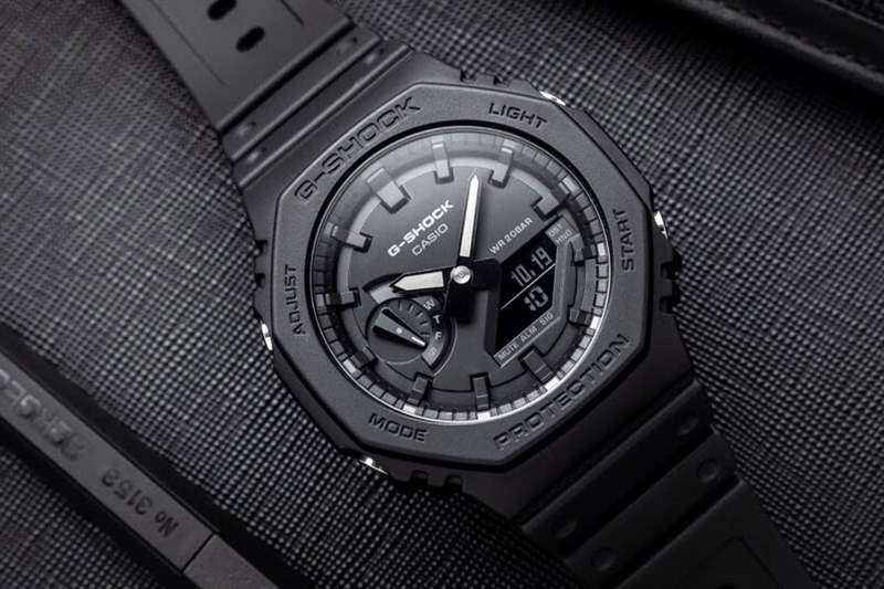 GA-2100系列中最搶鏡的絕對是這枚全黑型號，腕表相當渴市且經常缺貸，絕